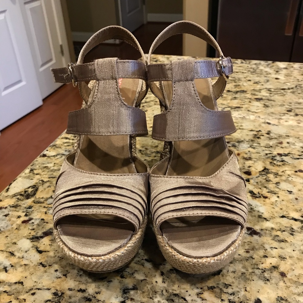 NWT BONGO heels